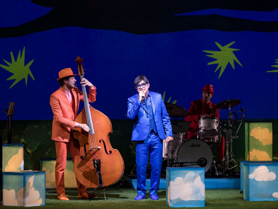 Elio nello spettacolo al Politeama "Quando un musicista ride"