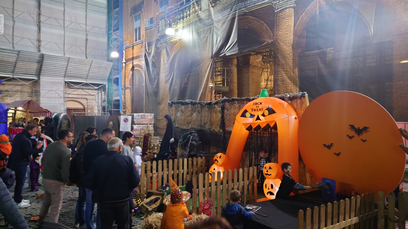 Piazza Mattei a Matelica per Halloween