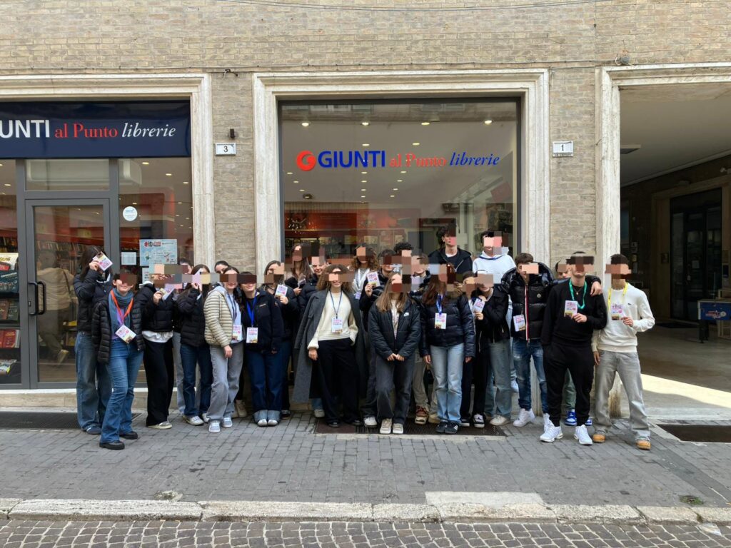Ragazzi del liceo scientifico alla libreria Giunti