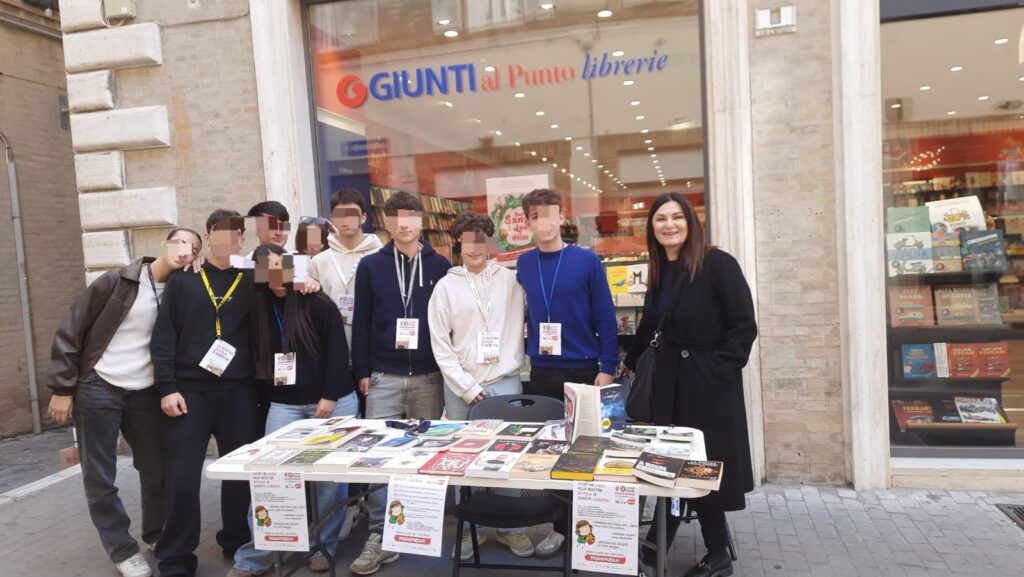 Ragazzi del liceo scientifico alla libreria Giunti