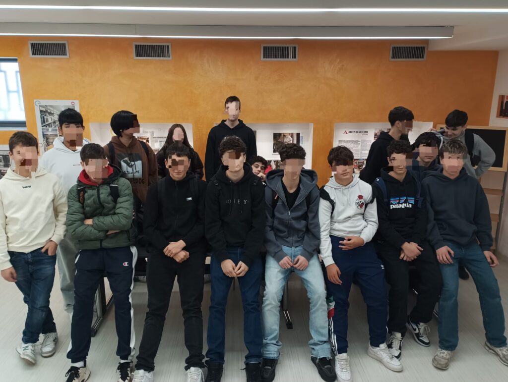 Ragazzi del liceo scientifico alla libreria Giunti