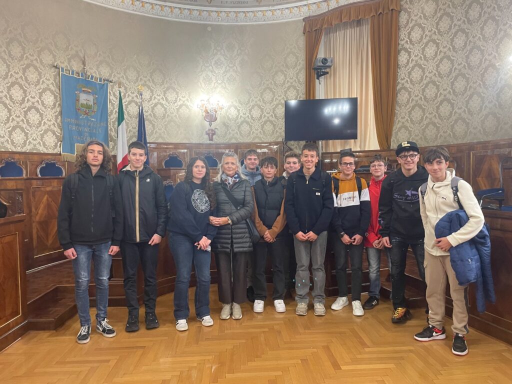 Studenti dello scientifico Galilei in Provincia