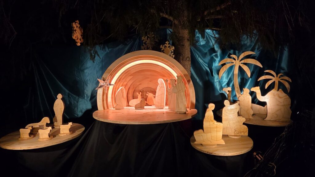 Il presepe donato all'associazione Piombini Sensini di Macerata