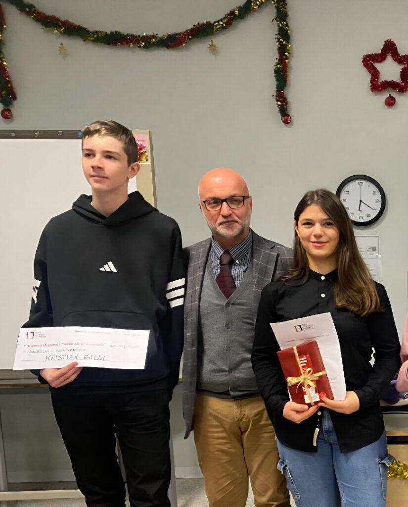 Kristian Galli e Anita Recchi con il Dirigente del Liceo Classico Simone Cartuccia