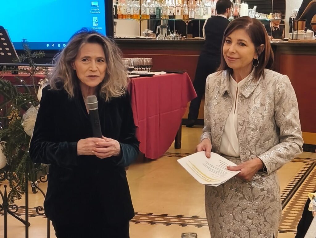 Orietta Varnelli con la dirigente Annamaria Marcantonelli