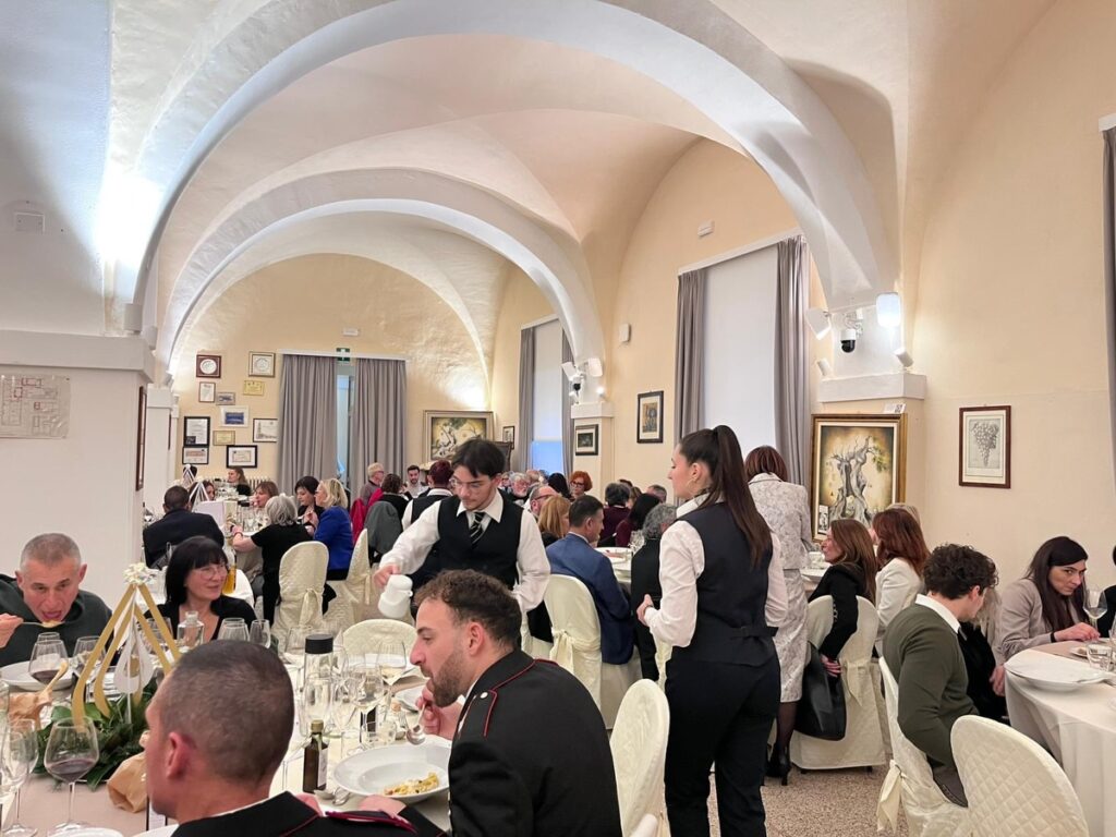 I cuochi dell'istituto Varnelli di Cingoli hanno preparato il pranzo di Natale