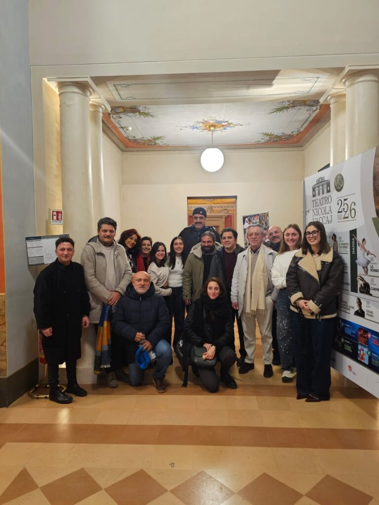 La redazione di Voci dal teatro con il cast de Il medico dei pazzi