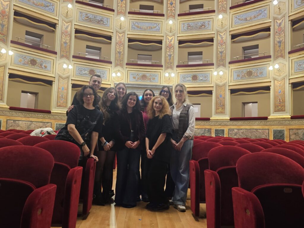 Lo Schaiccianoci, la redazione di Voci dal teatro con Il corpo di ballo