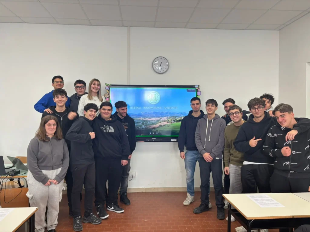 Studentesse e studenti dell'Istitutio Superiore Garibaldi Bramante Pannaggi di Macerata. Foto di Carlo Torregrossa
