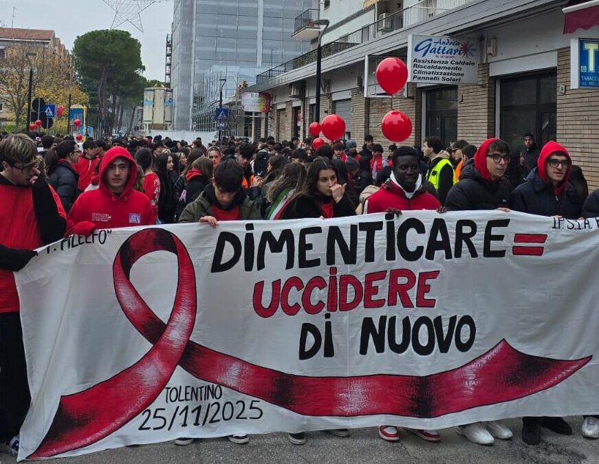 Tolentino, 500 studenti in marcia per ricordare Gentiana Kopili