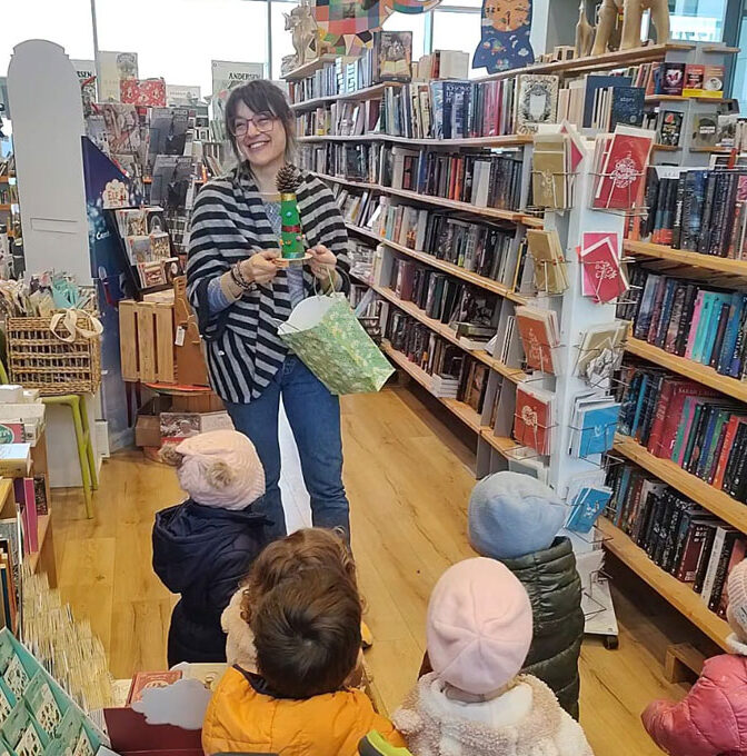 Bimbi e bimbe del nido portano il Natale in città