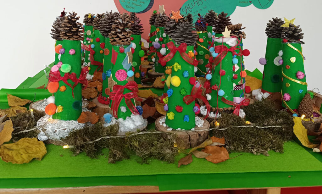 Bambini e bambine hanno portato doni ai commercianti