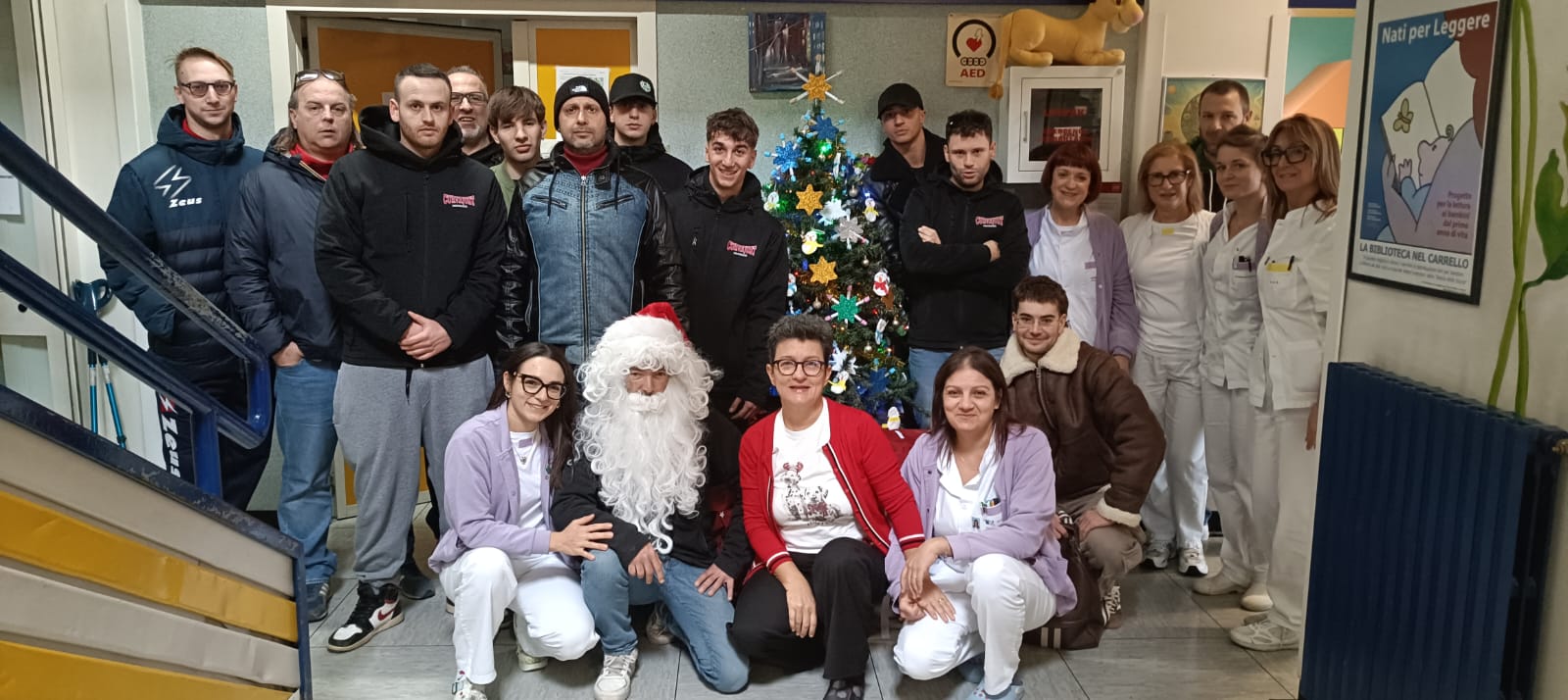 Il Babbo Natale della Curva Just consegna doni in Pediatria