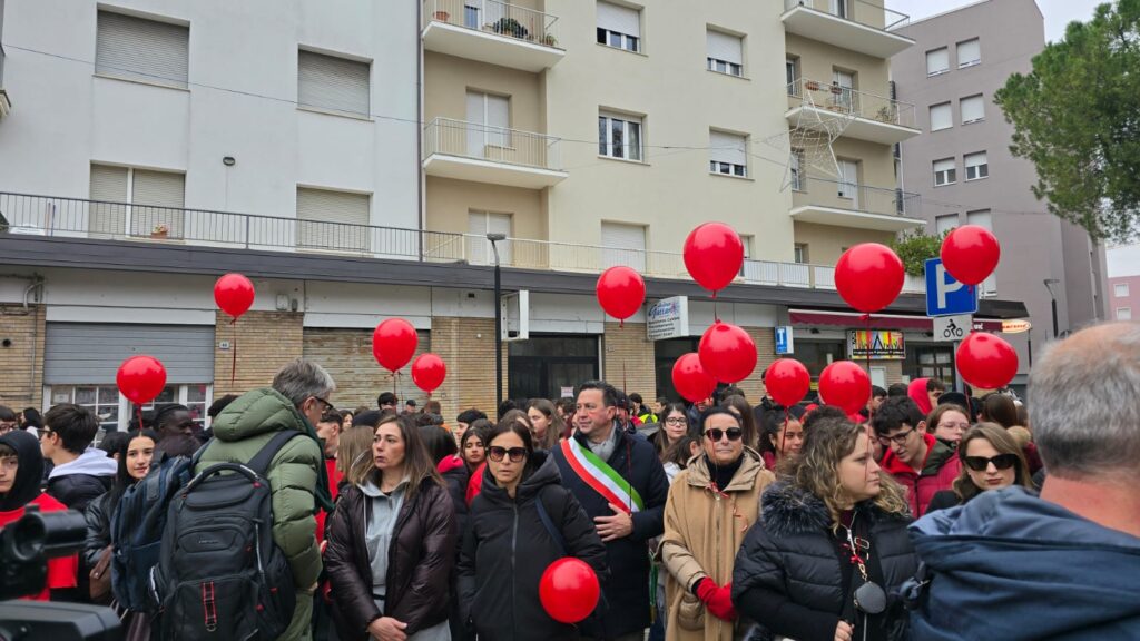 Gentiana Kopili, il sindaco Sclavi al corteo