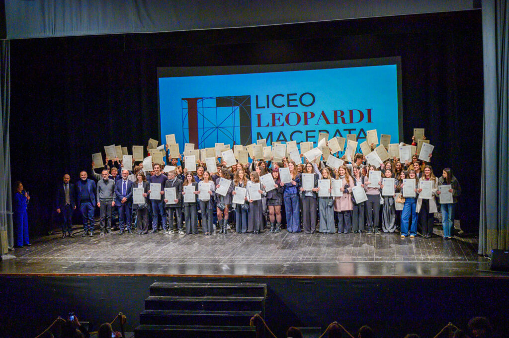 la consegna dei diplomi al liceo Leopardi di Macerata