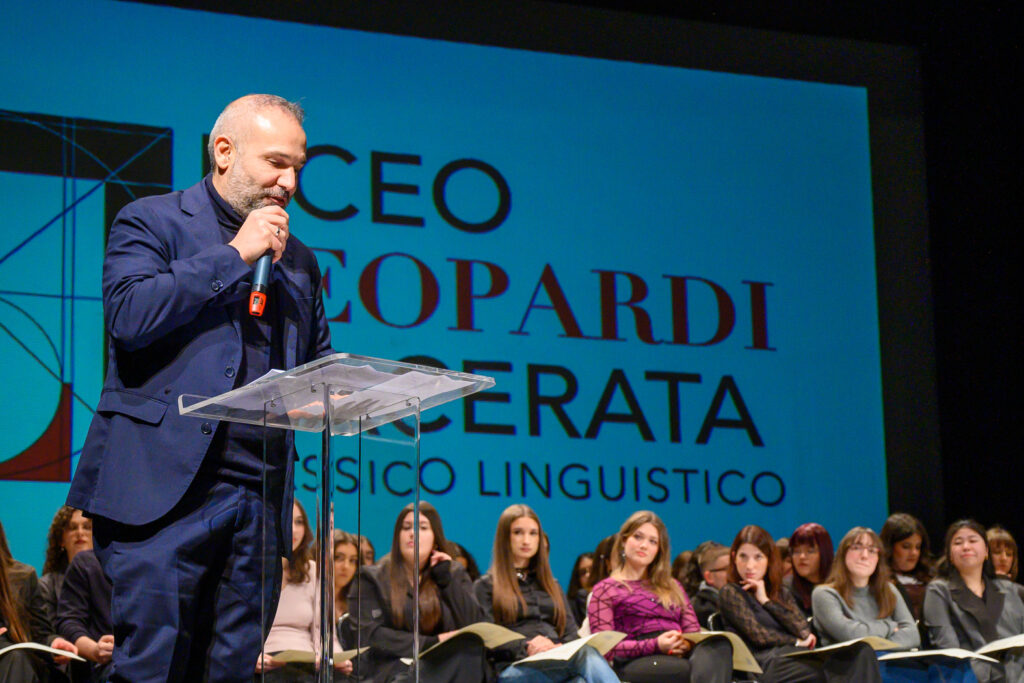 Consegna dei diplomi, ospite il giornalista Roberto Tallei