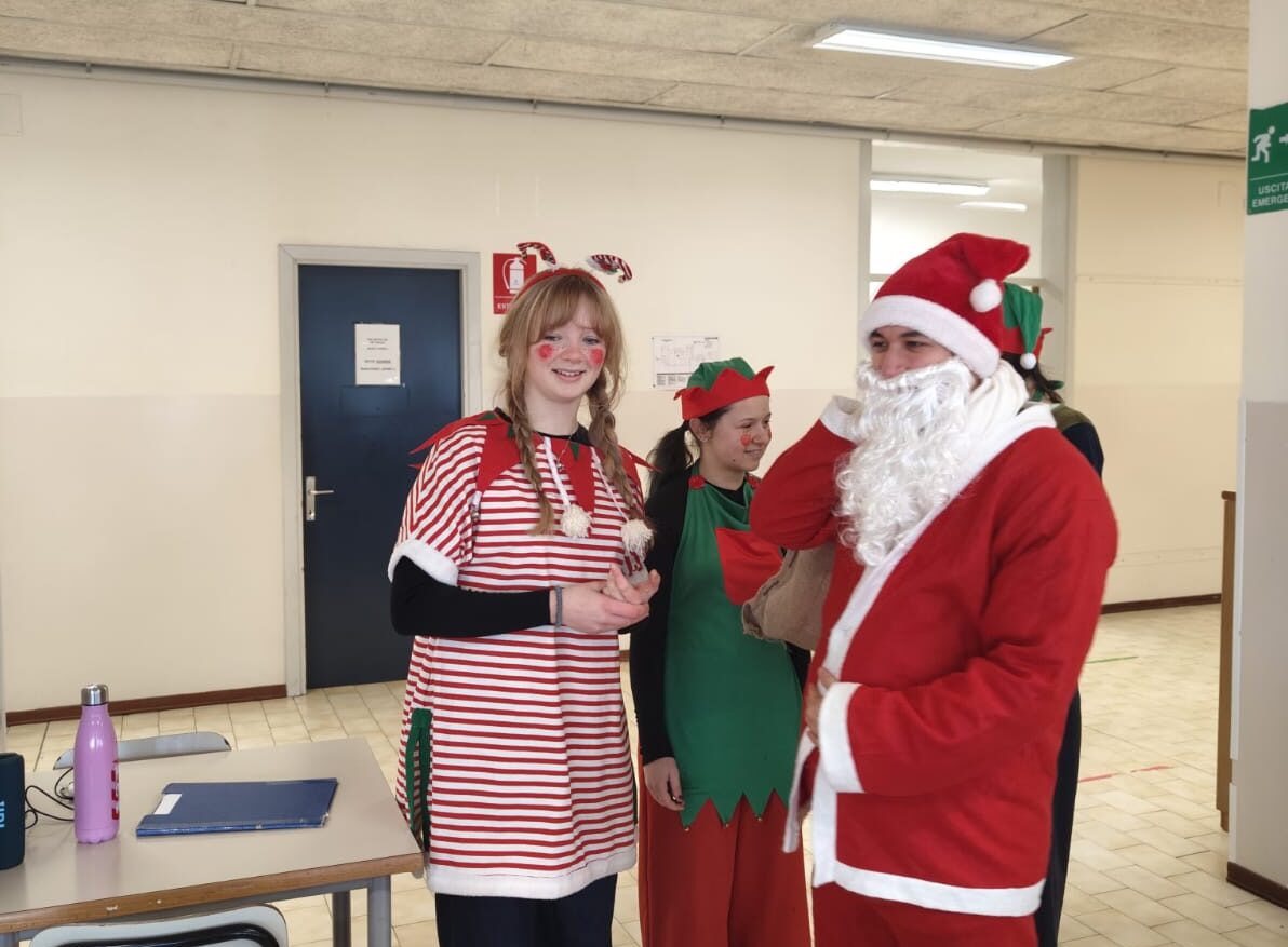 Babbo Natale alla scuola Fratelli Cervi di Macerata