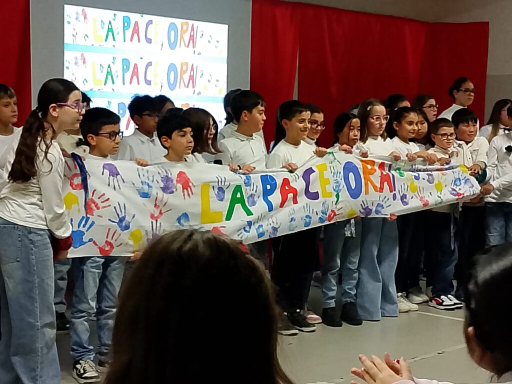 Un momento del recital "La Valigia per la pace"