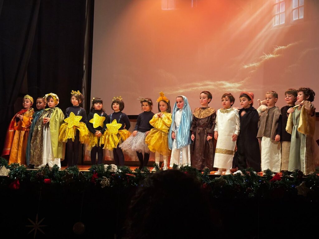 Bambini e bambine della scuola Niccolai