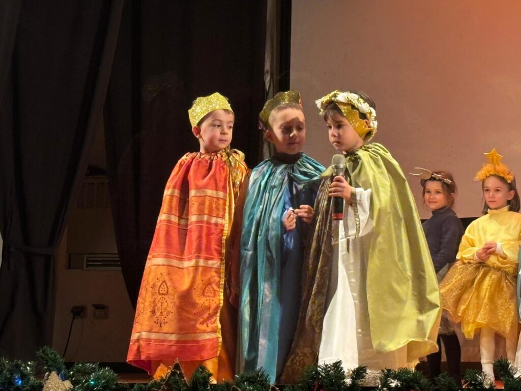 Bambini e bambine della scuola Niccolai