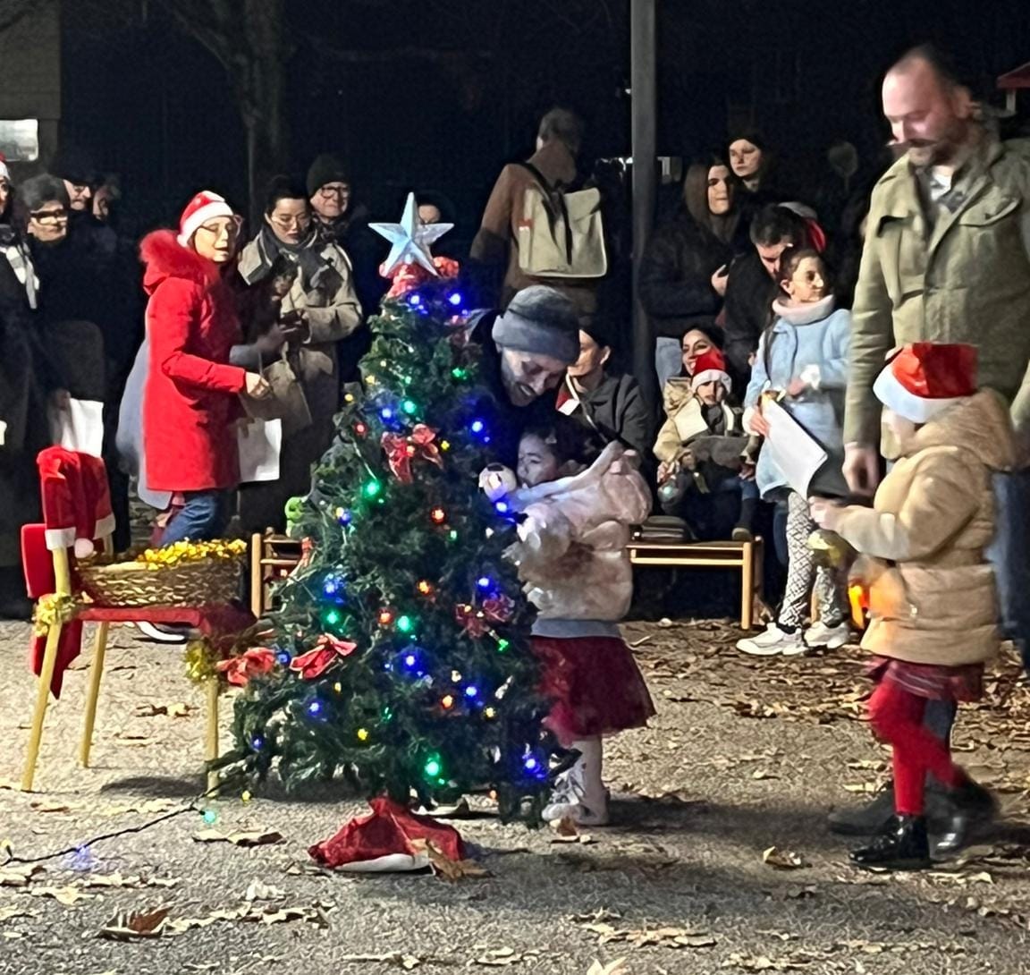 Affidano a Babbo Natale stelle luminose, dentro ci sono i loro sogni e desideri