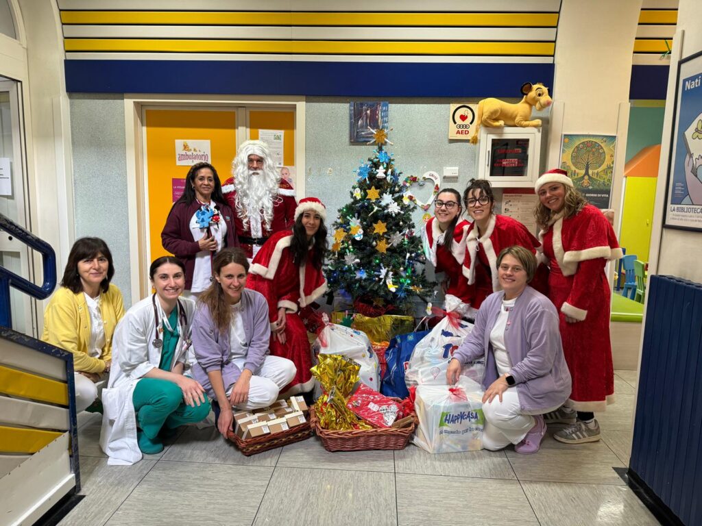 La visita della Pro loco Casette Verdini in Pediatria a Macerata
