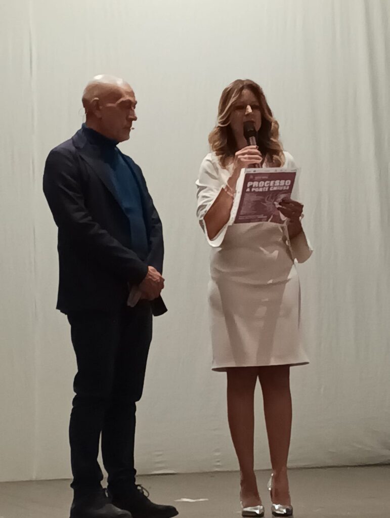 Processo a porte chiuse. la dirigente Roberta Ciampechini con il regista