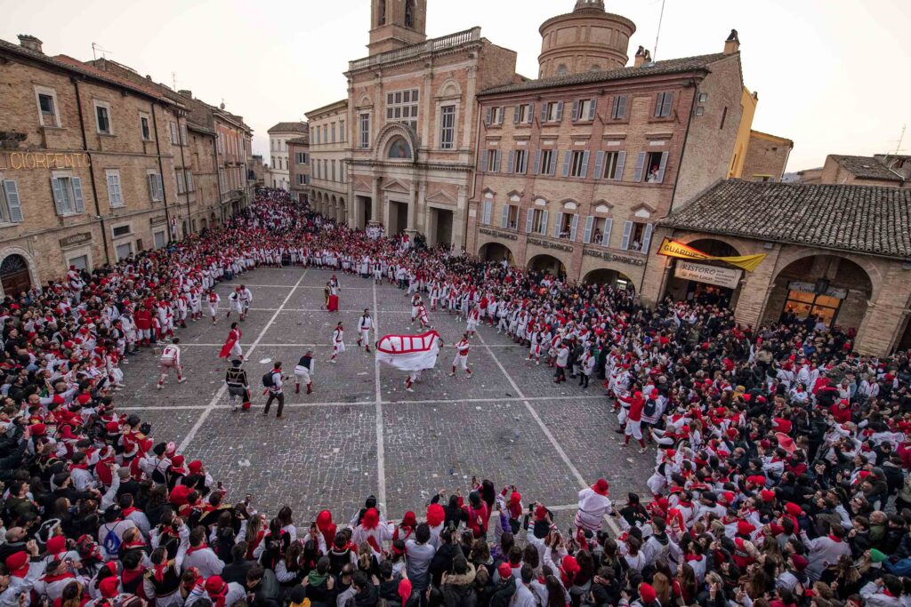 Al Carnevale di Offida Lu Bov Fint