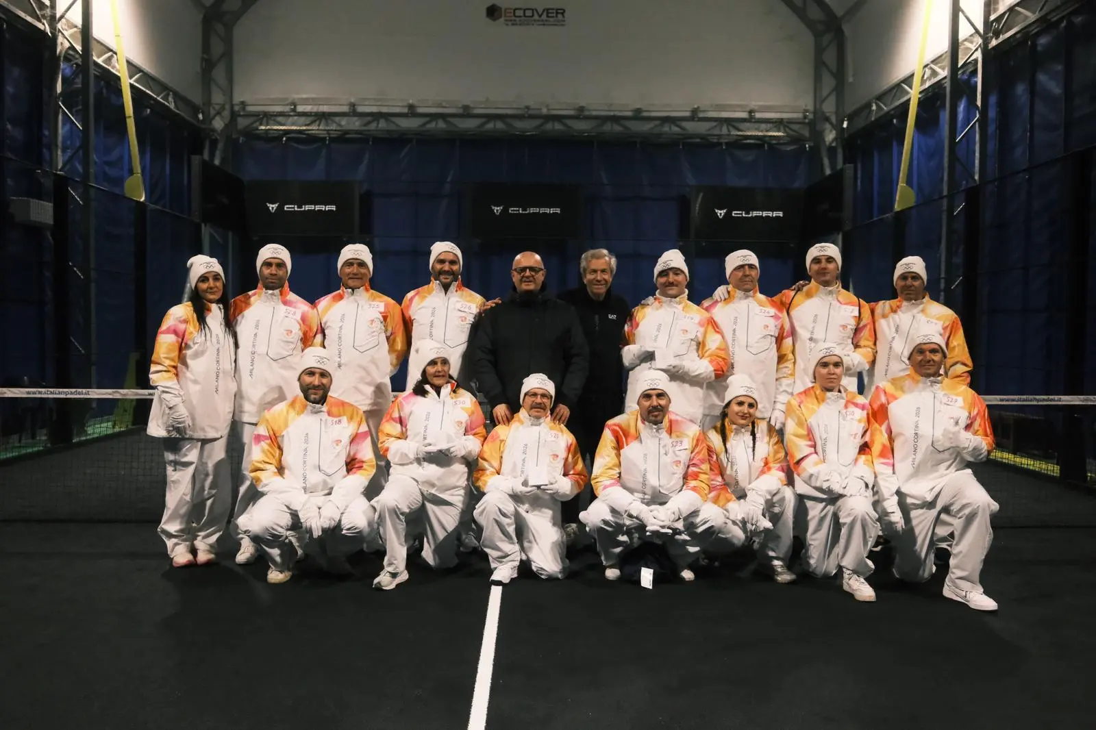La Fiamma olimpica sfida la pioggia con 15 tedofori e tedofore