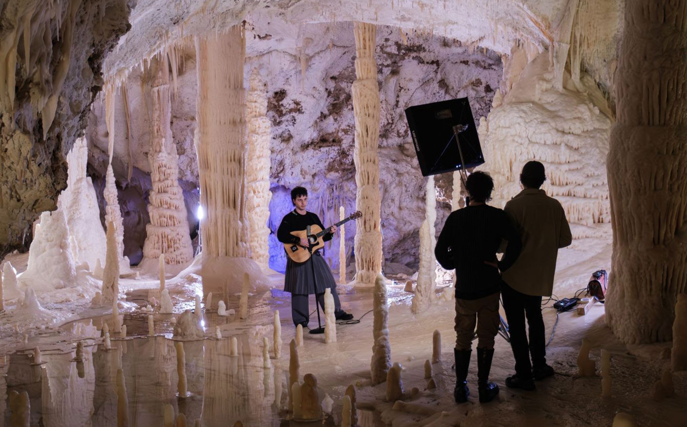 Musica dal cuore della terra, Ibisco crea nuove canzoni nelle Grotte di Frasassi