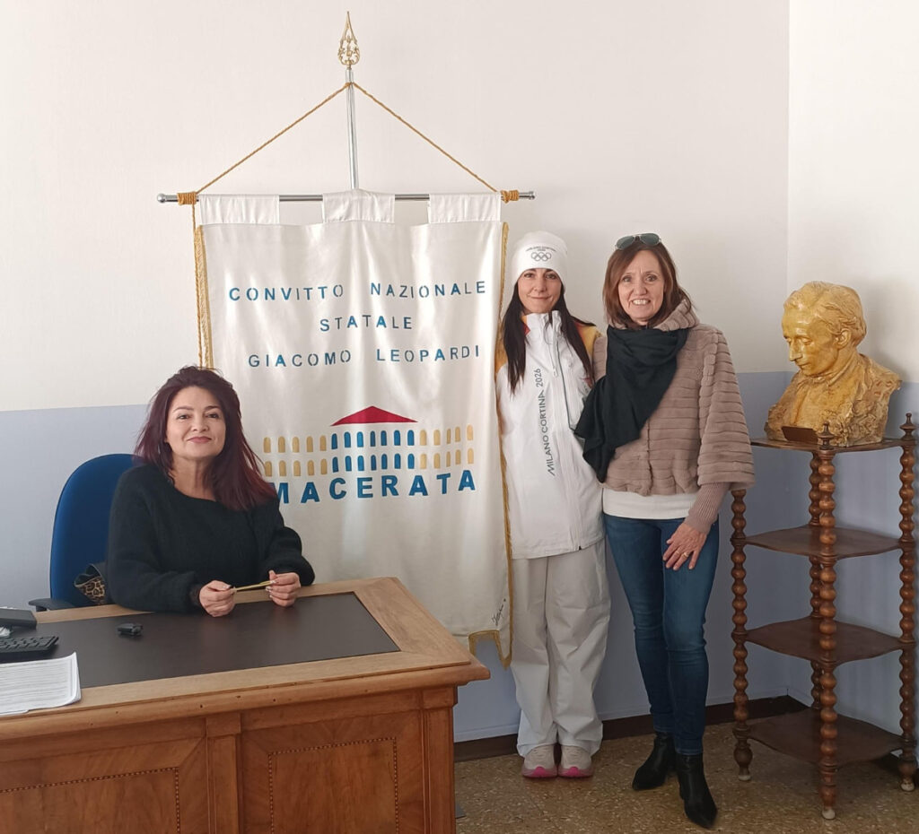 La ds Alessandra Gattari con Francesca Filoni e la professoressa Paola Caschera