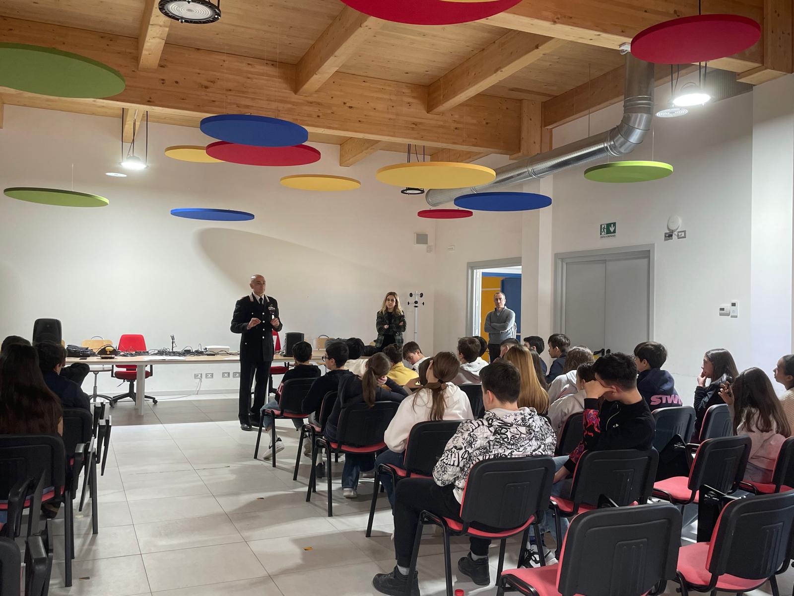 Il maresciallo dei carabinieri Petroselli “interrogato” dagli studenti