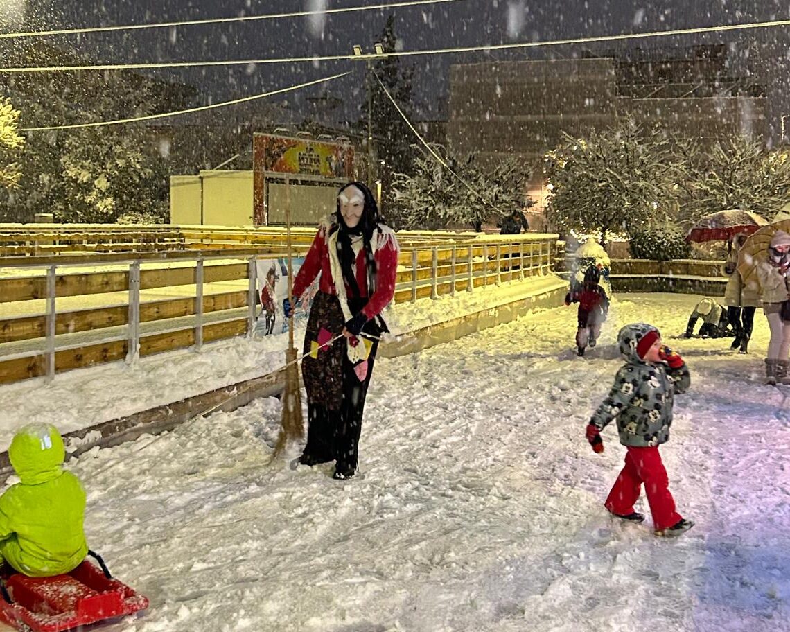 La Befana a Castelraimondo è arrivata sulla neve