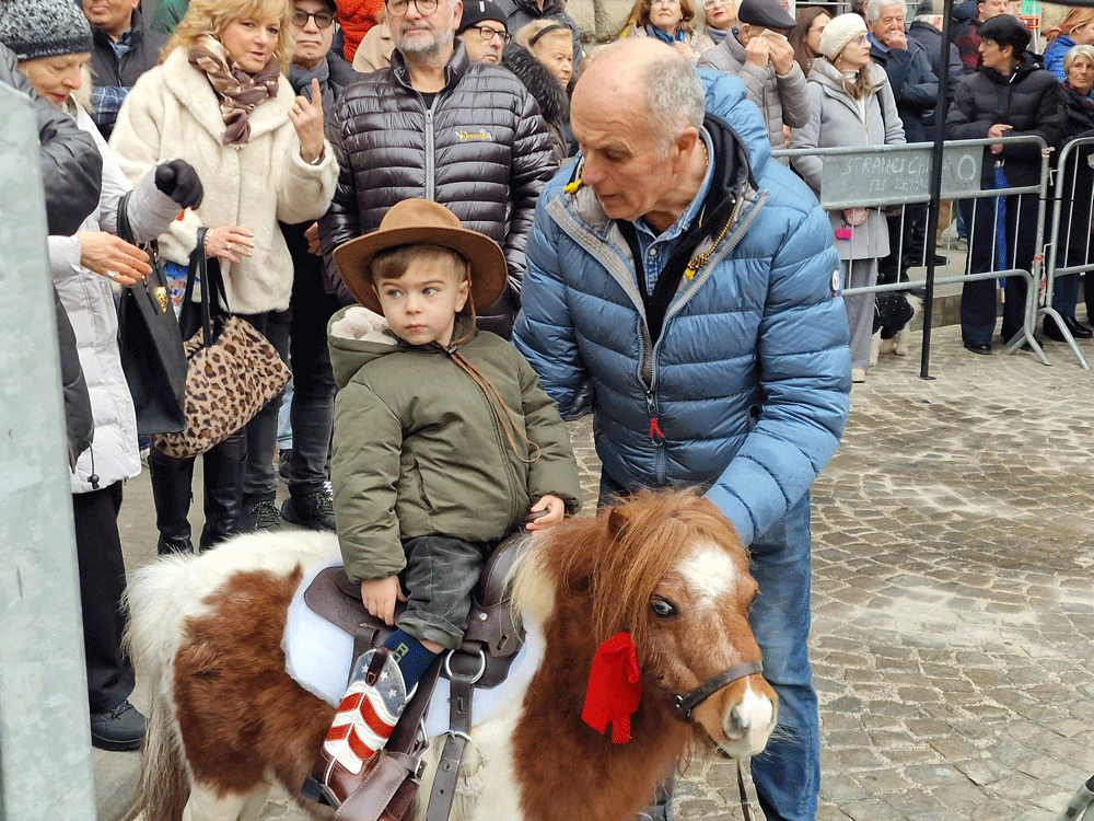 Enea Mari e la pony Jack Sparrow