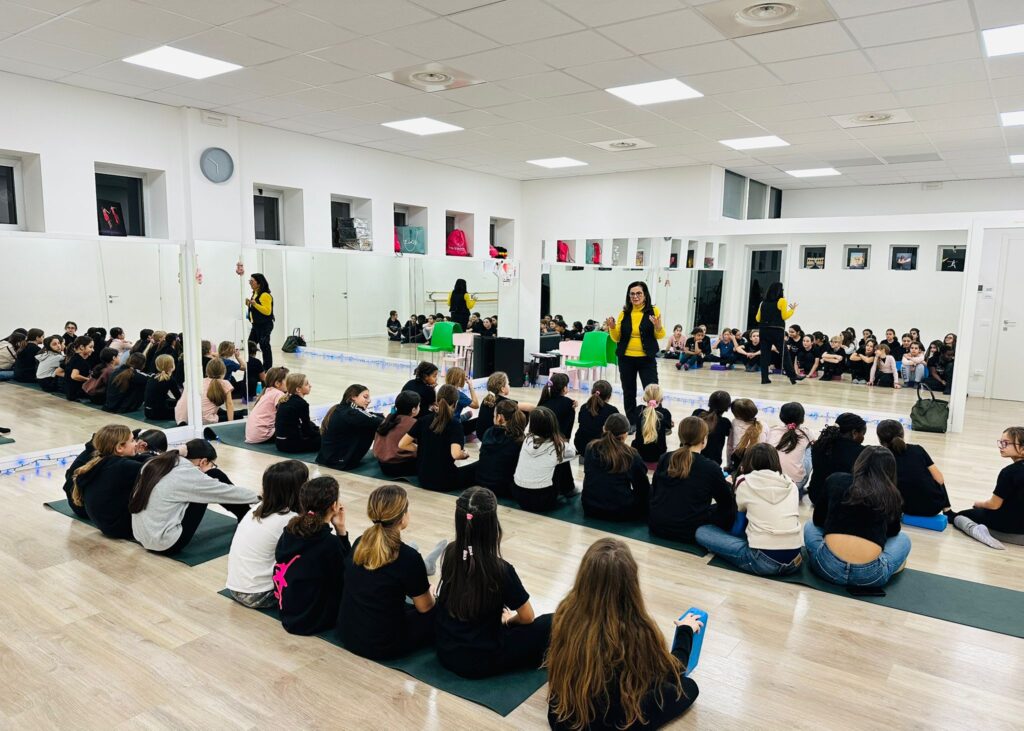 La pediatra Mirella Staffolani durante l'incontro "Diventare donna"