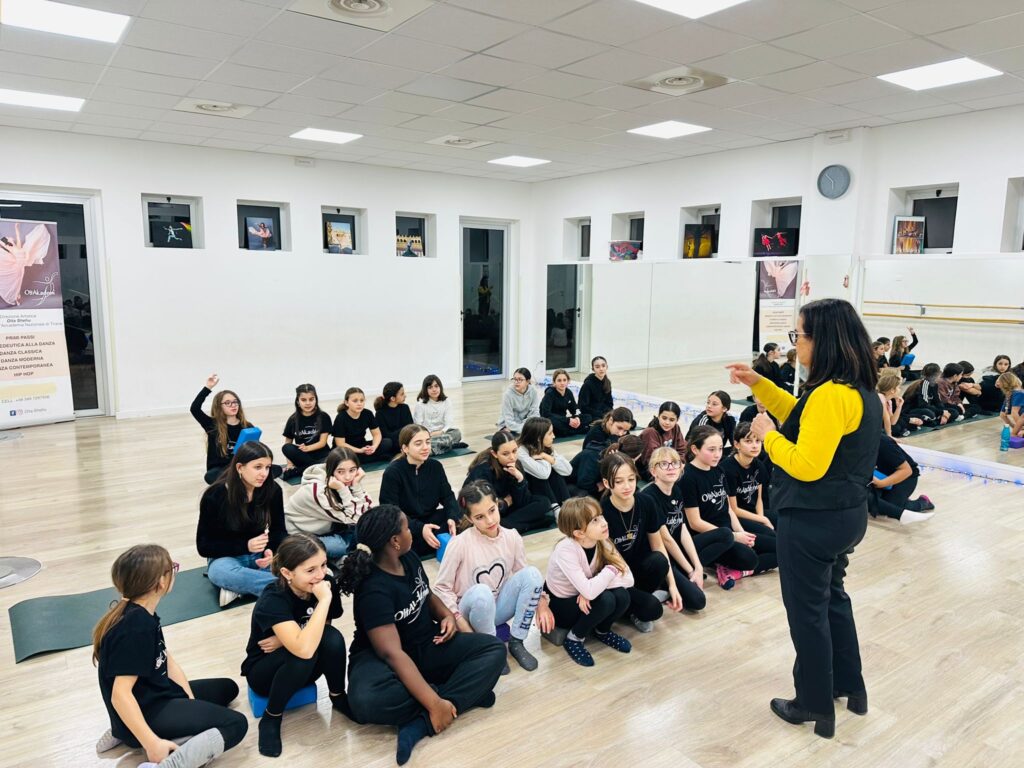 La pediatra Mirella Staffolani durante l'incontro "Diventare donna"