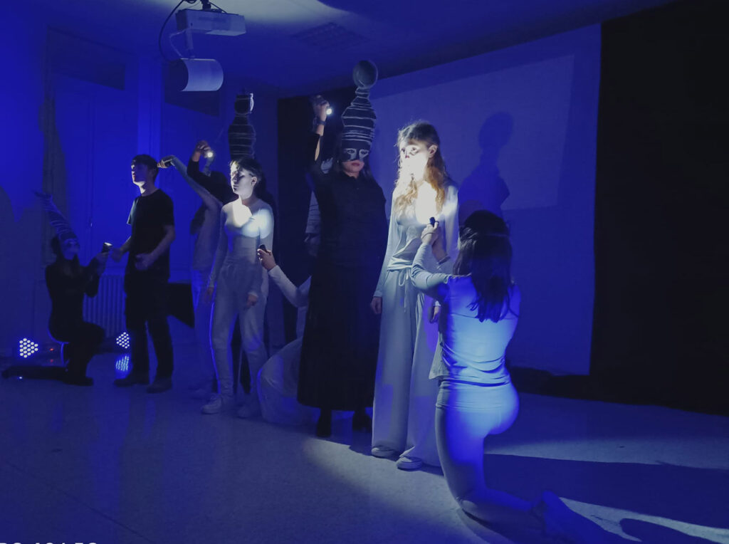 Lo spettacolo sulla guerra al classico Leopardi di Macerata