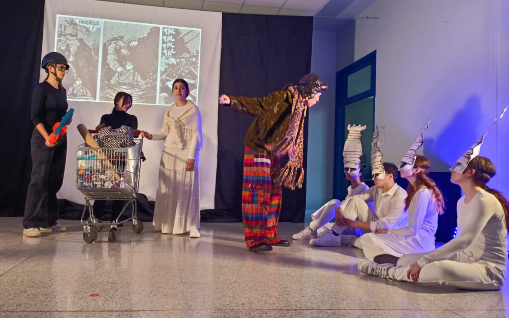 Lo spettacolo sulla guerra al classico Leopardi di Macerata