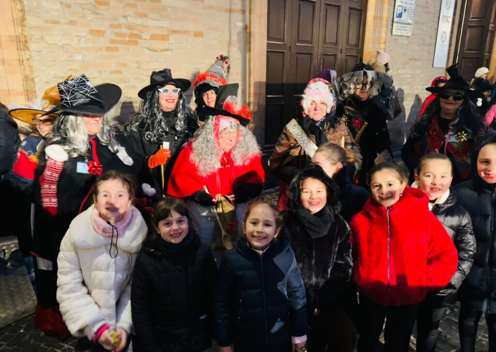 Le ballerine di Oltakademi con le miss befane