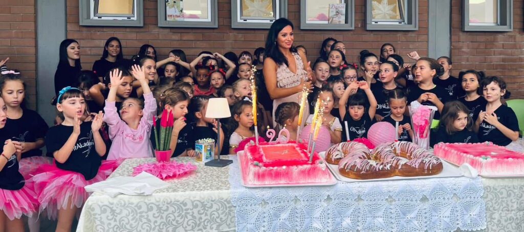 La festa per il ventennale della scuola