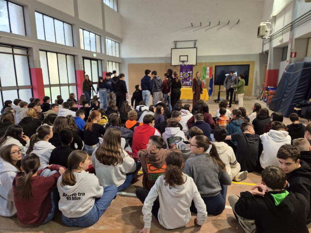 I premiati e le premiate di "Un poster pe la pace"