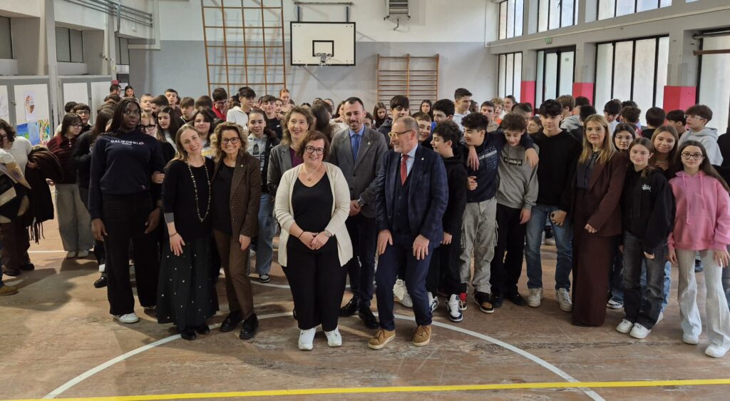 I premiati e le premiate di "Un poster pe la pace"