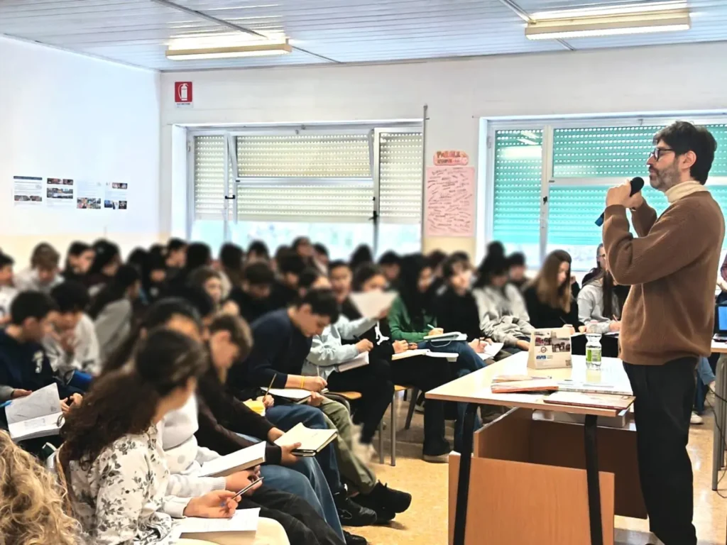 Alunne e alunni del Convitto tu per tu con Luca Tortolini