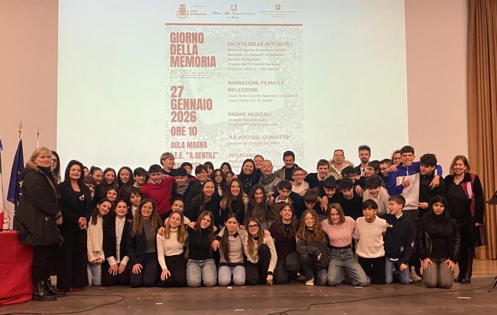 Alunne e alunni della secondaria di I grado del Convitto con DS e docenti