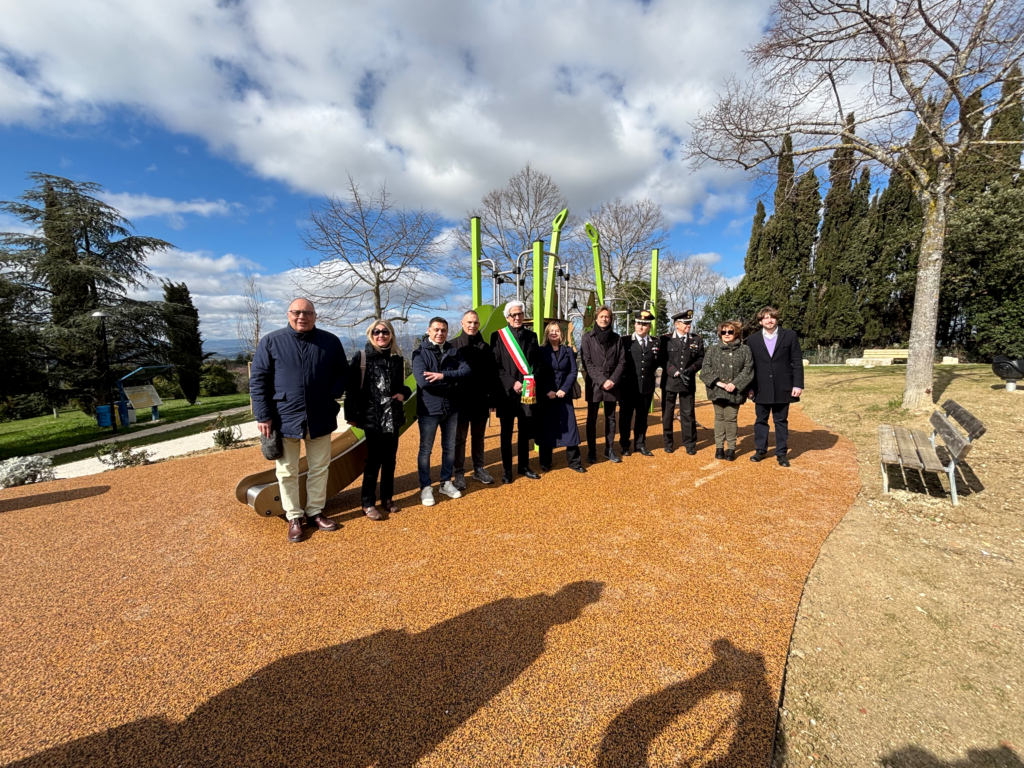 La giunta, insieme al Sindaco Sandro Parcaroli e l'Assessore Paolo Renna all'inaugurazione del nuovo Bosco Urbano del Sasso d'Italia