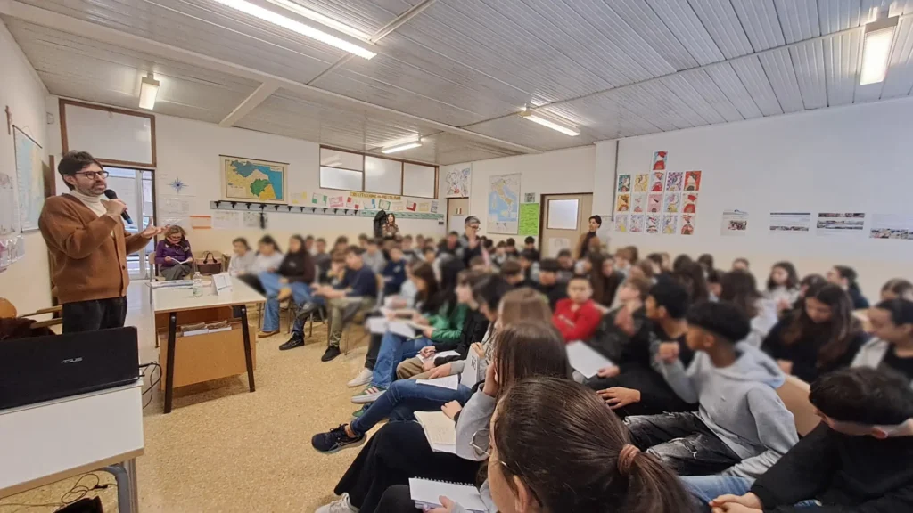 Lo scrittore con le classi seconde della secondaria di I grado del Convitto