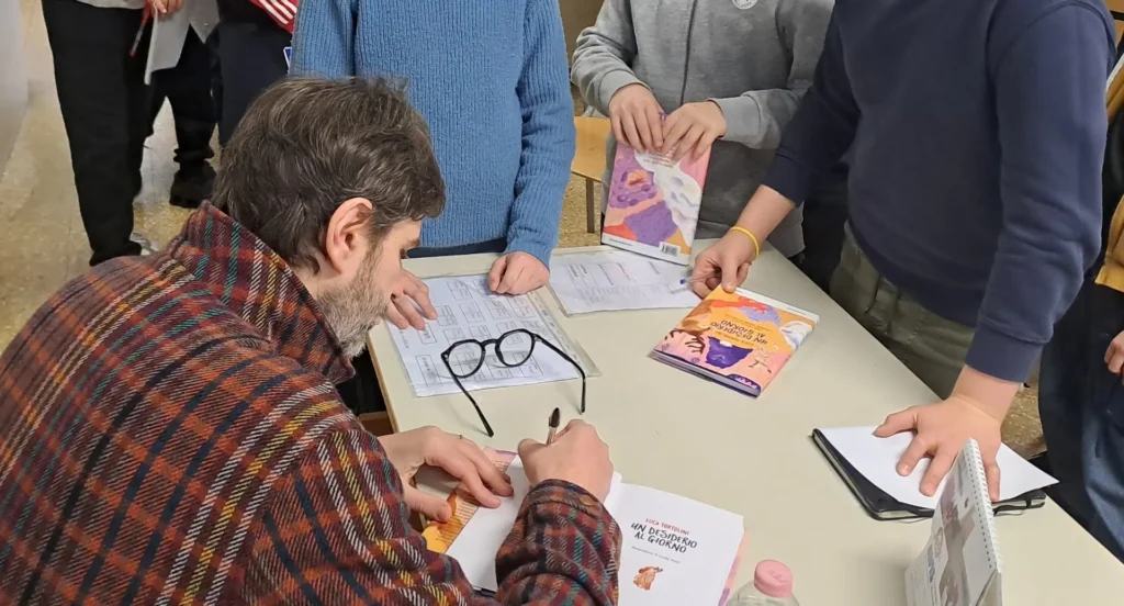 Il momento del firmacopie con Luca Tortolini