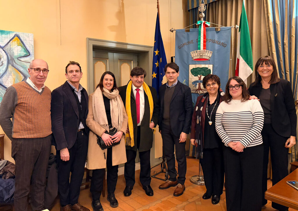 Il sindaco Mariano Calamita con assessori, assessore, relatori e relatrici