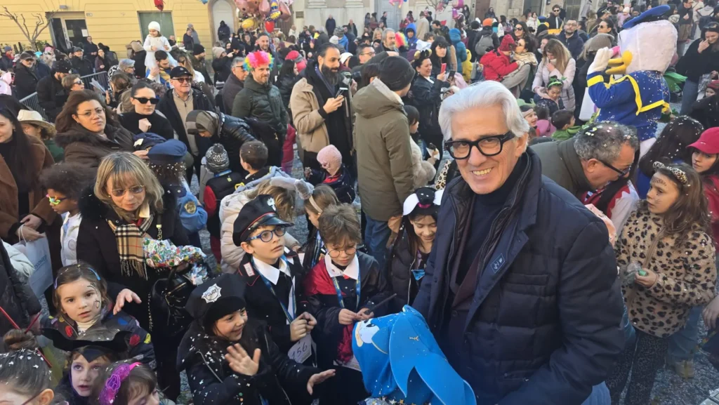 Sandro Parcaroli al Carnevale dei bambini e delle bambine organizzato dalla pro loco di Macerata