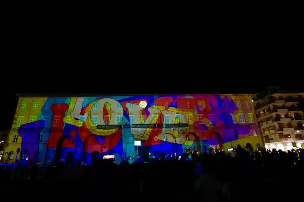 Civitanova in love, il video mapping in piazza XX settembre